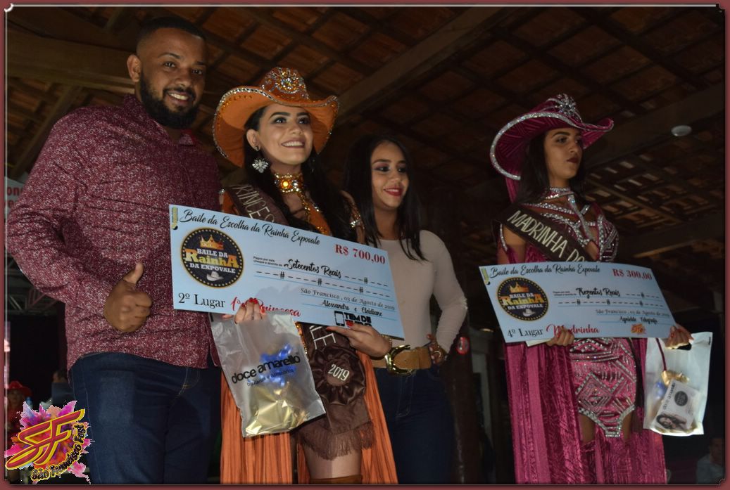 DESFILE DA RAINHA DA EXPOVALE 2019